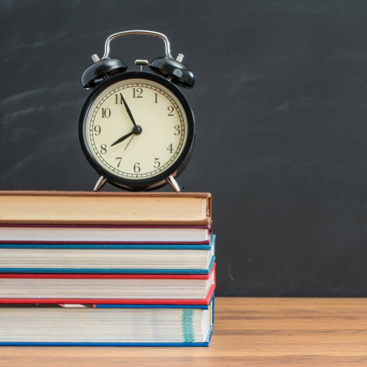 which shape of clock according to vastu